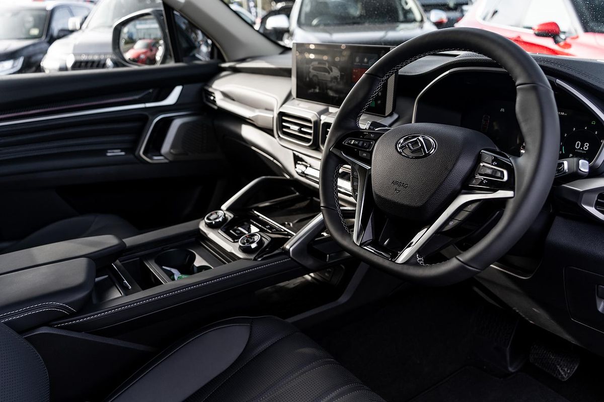 2025 LDV D90 Executive SV9A