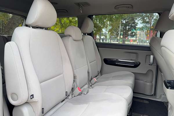 2015 Kia Carnival Si YP