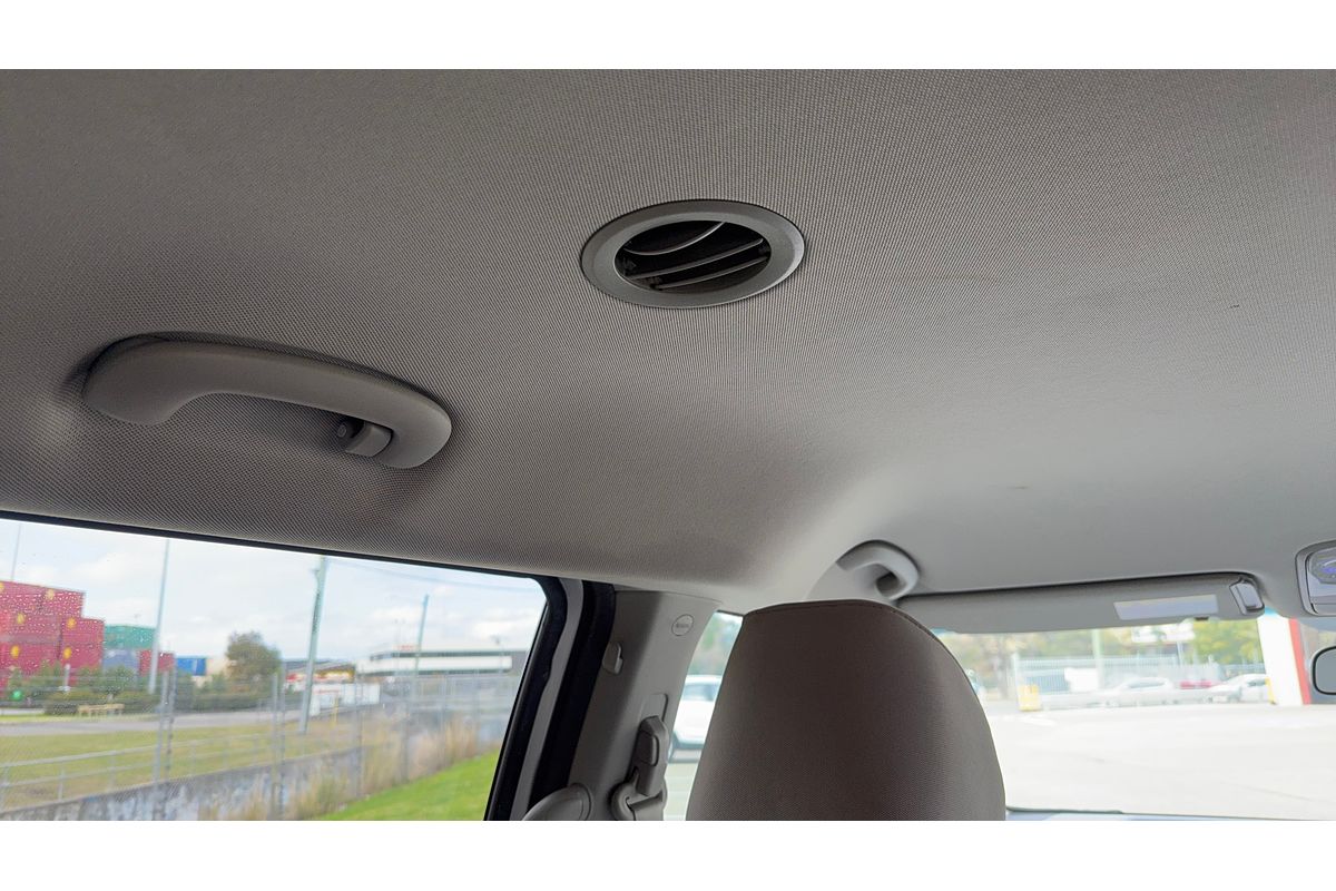 2015 Kia Carnival Si YP