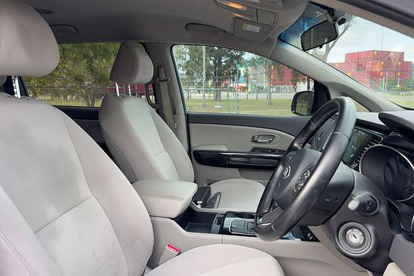 2015 Kia Carnival Si YP