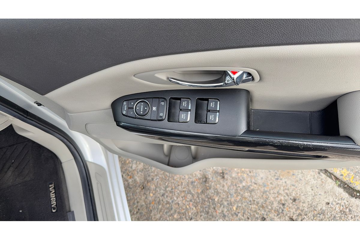 2015 Kia Carnival Si YP