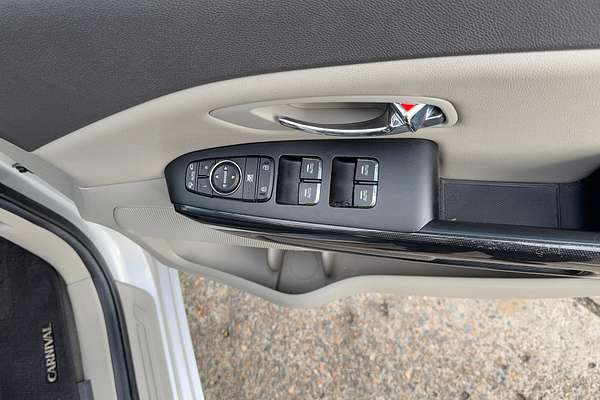 2015 Kia Carnival Si YP