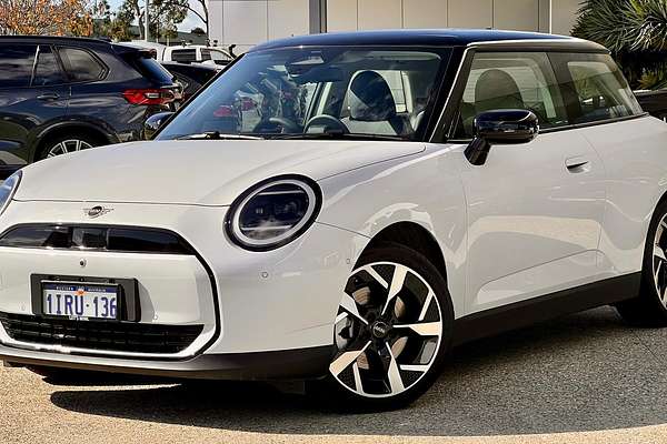 2024 MINI Cooper E Classic J01