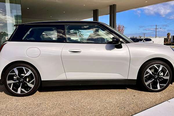 2024 MINI Cooper E Classic J01