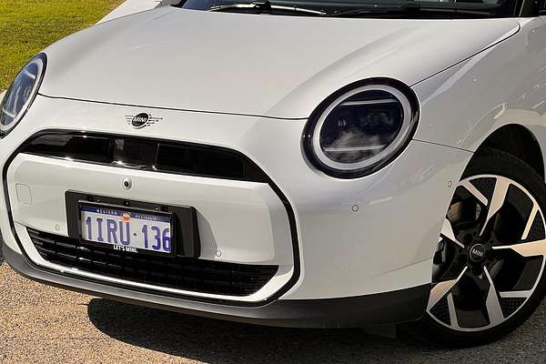 2024 MINI Cooper E Classic J01