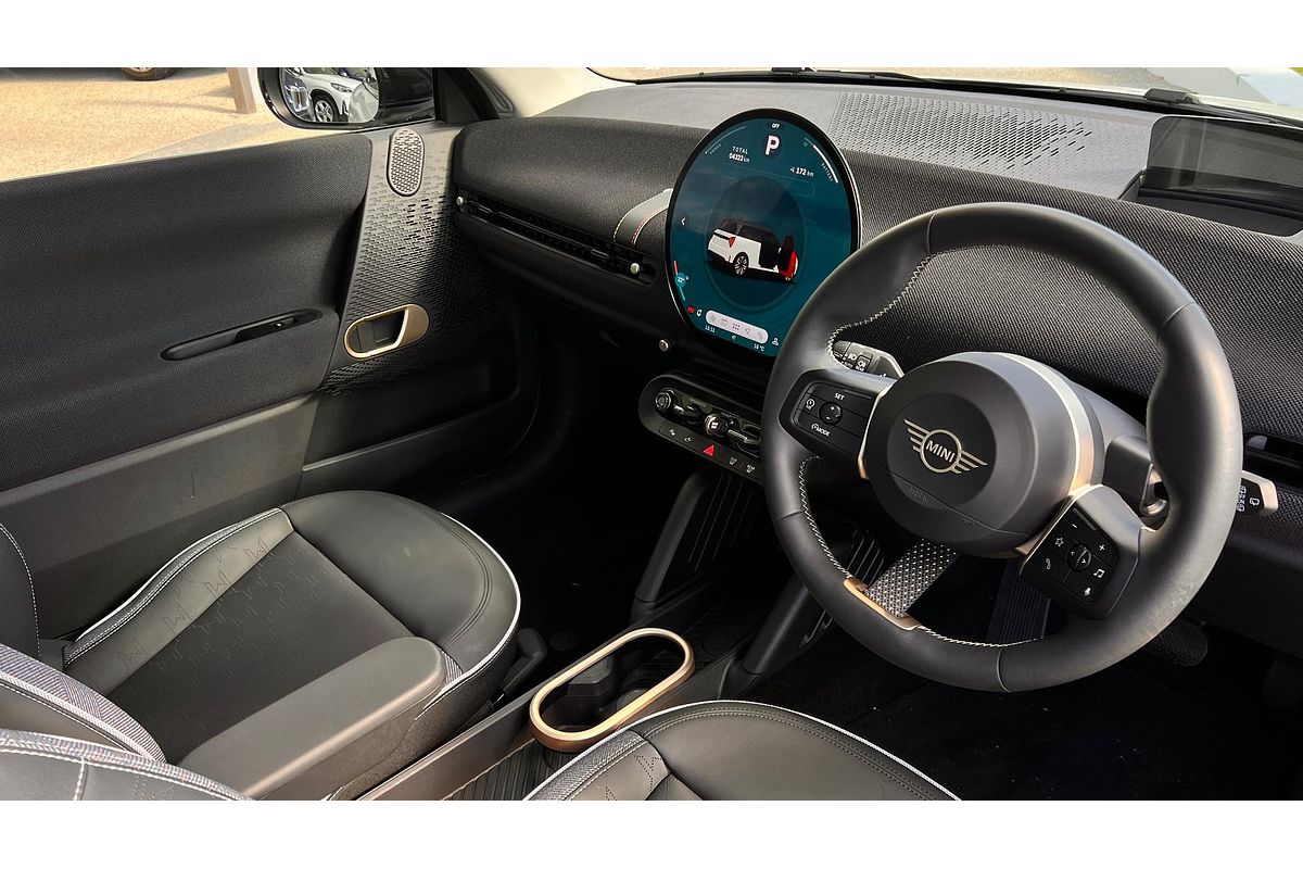 2024 MINI Cooper E Classic J01