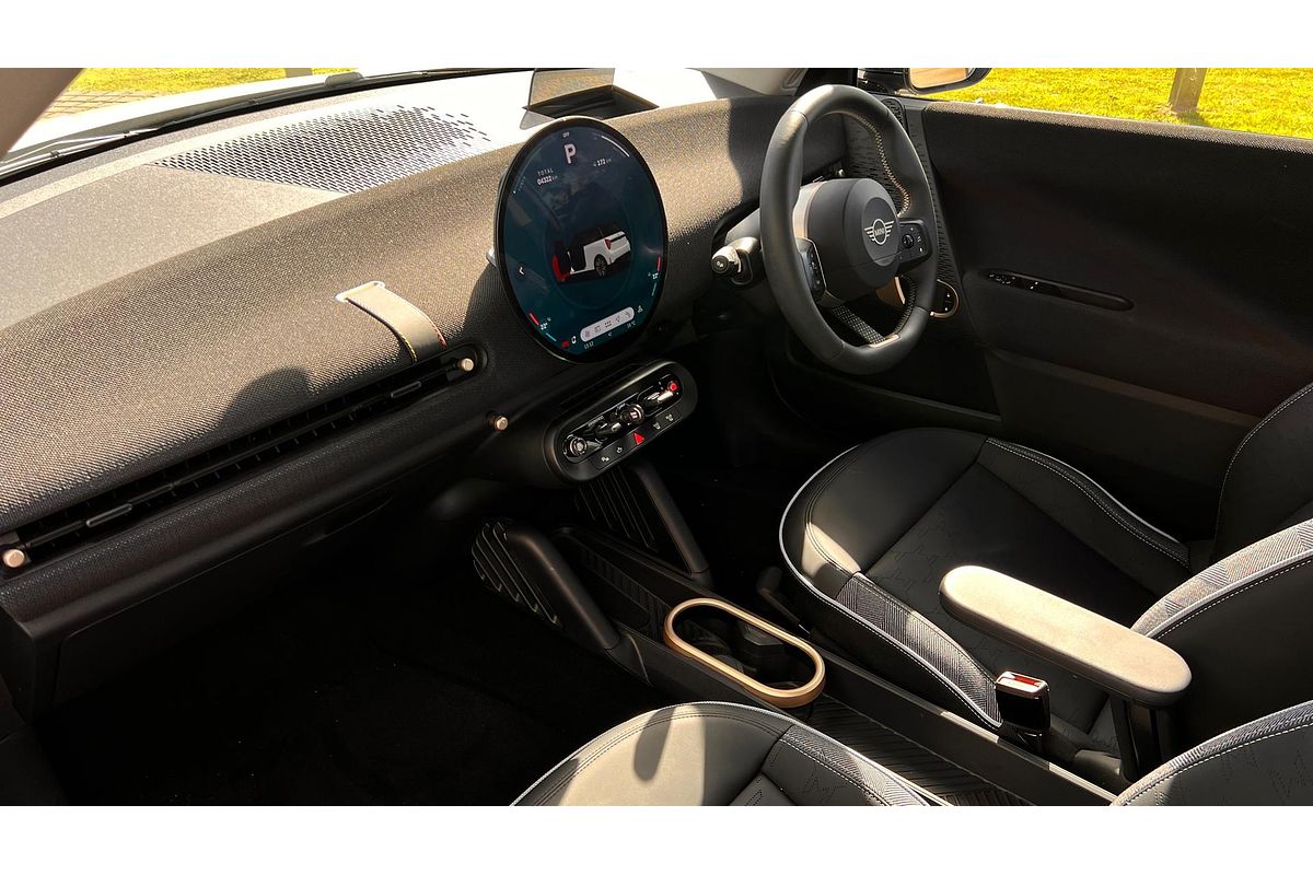 2024 MINI Cooper E Classic J01