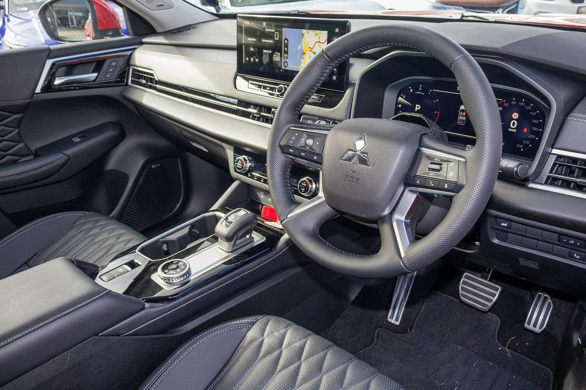 2025 Mitsubishi Outlander Exceed ZM