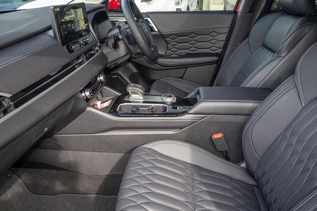 2025 Mitsubishi Outlander Exceed ZM