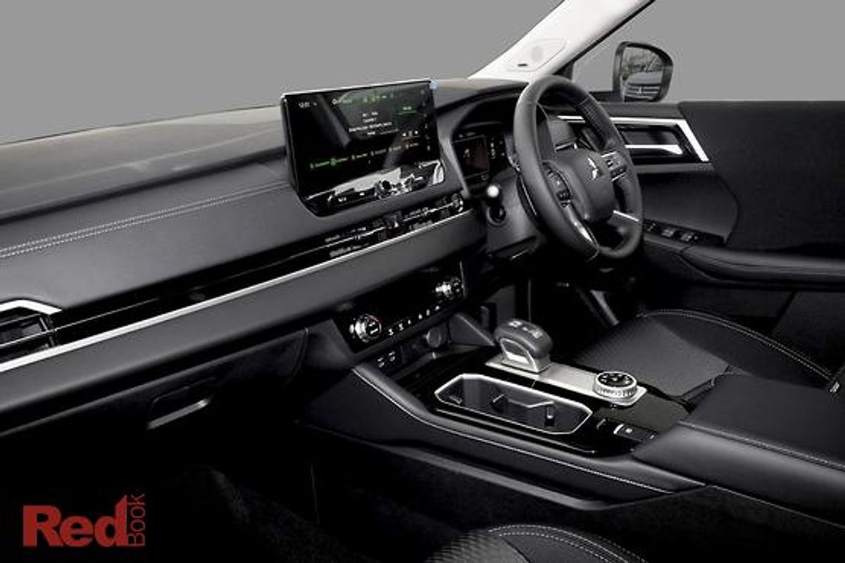 2025 Mitsubishi Outlander LS ZM
