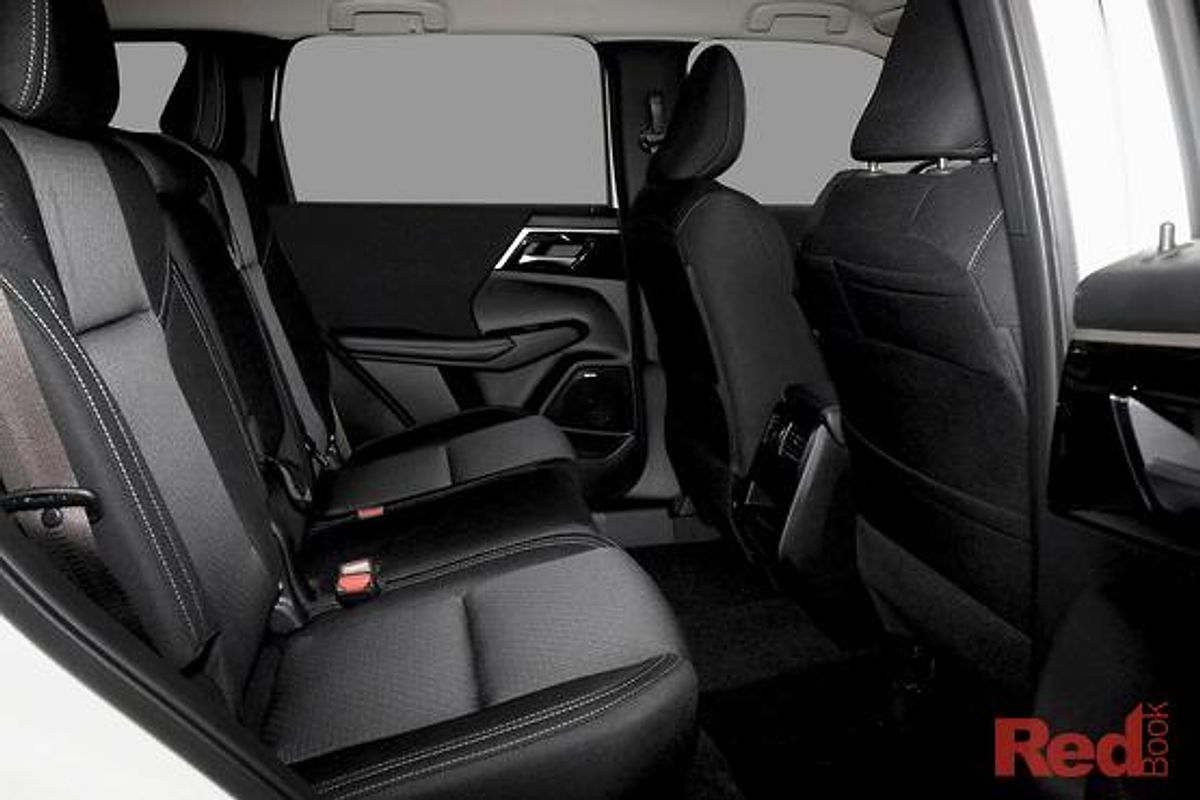 2025 Mitsubishi Outlander LS ZM