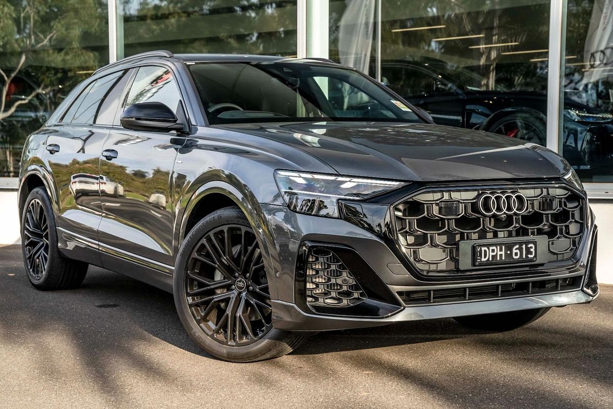 2024 Audi Q8 55 TFSI S line F1
