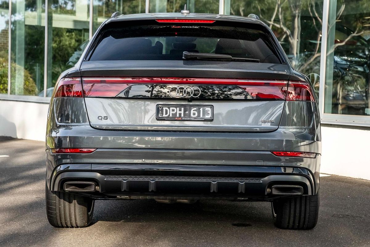 2024 Audi Q8 55 TFSI S line F1