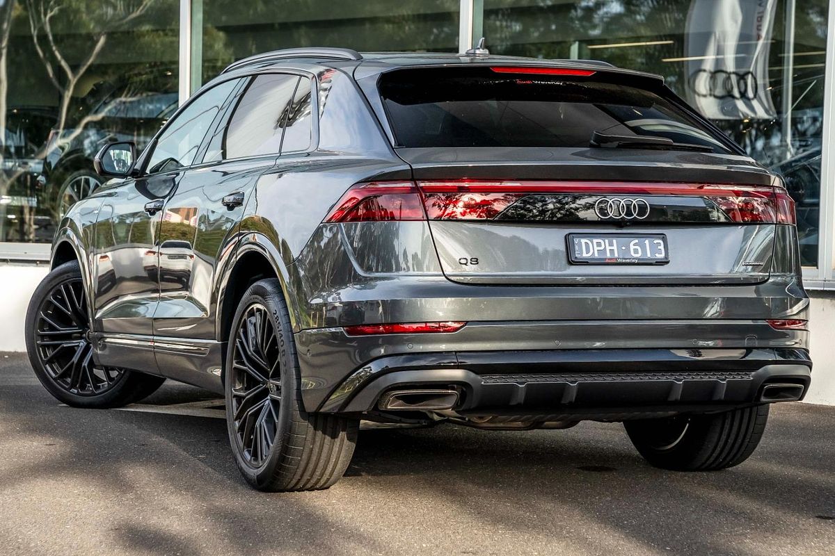 2024 Audi Q8 55 TFSI S line F1