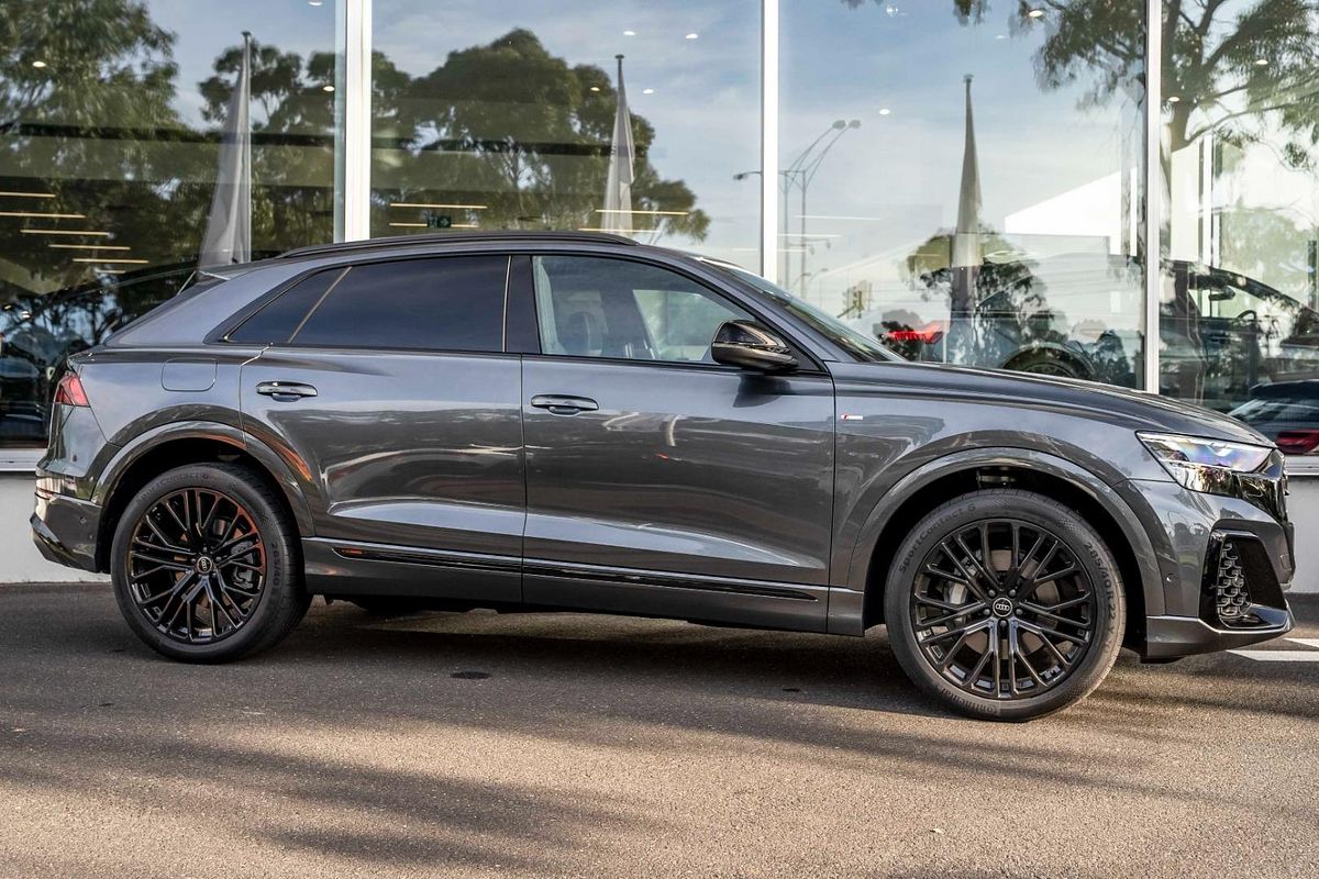 2024 Audi Q8 55 TFSI S line F1