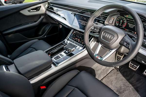2024 Audi Q8 55 TFSI S line F1