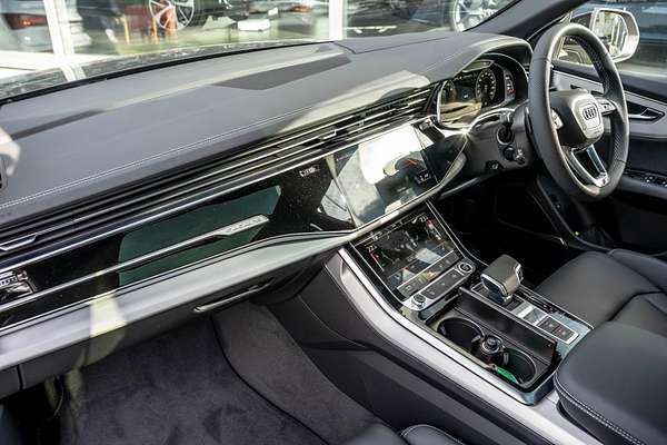 2024 Audi Q8 55 TFSI S line F1