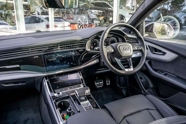2024 Audi Q8 55 TFSI S line F1