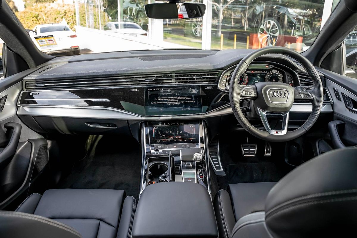 2024 Audi Q8 55 TFSI S line F1