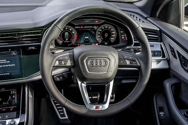 2024 Audi Q8 55 TFSI S line F1