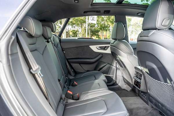 2024 Audi Q8 55 TFSI S line F1