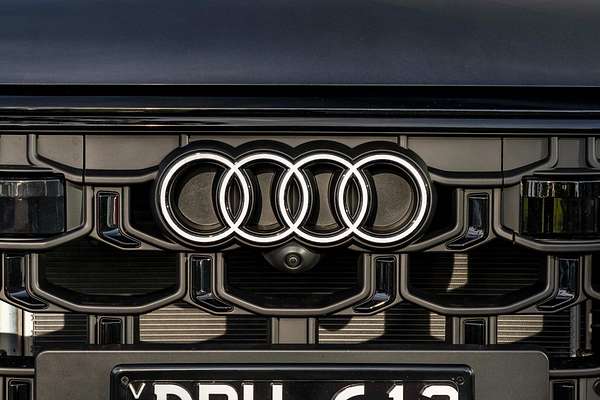2024 Audi Q8 55 TFSI S line F1