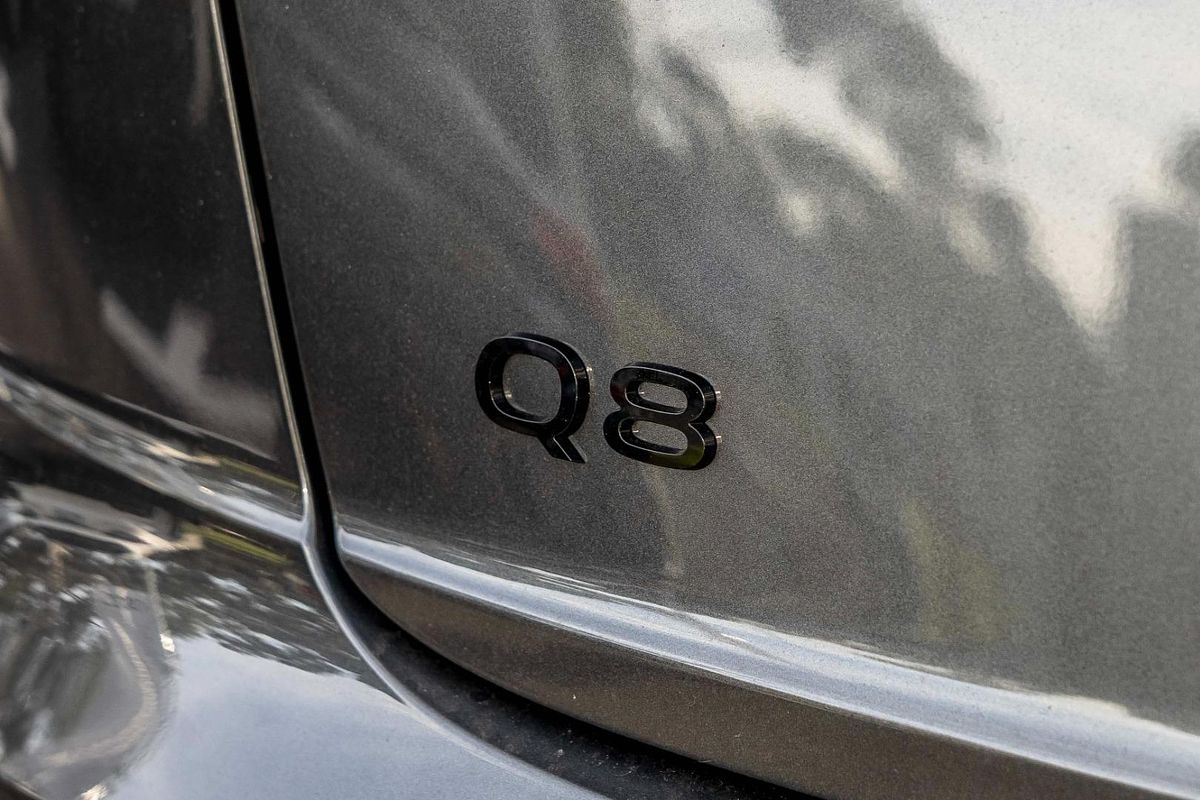 2024 Audi Q8 55 TFSI S line F1