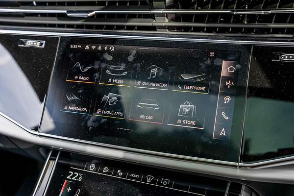 2024 Audi Q8 55 TFSI S line F1