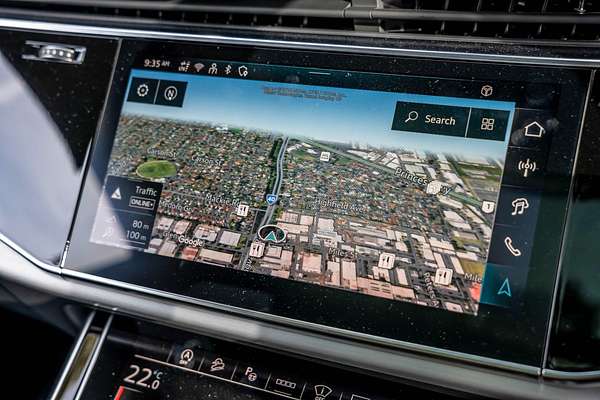 2024 Audi Q8 55 TFSI S line F1