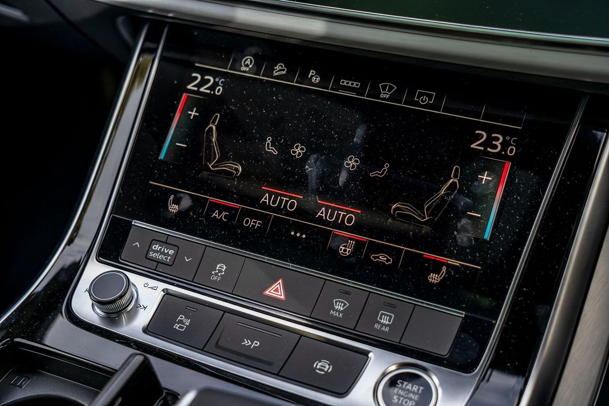 2024 Audi Q8 55 TFSI S line F1