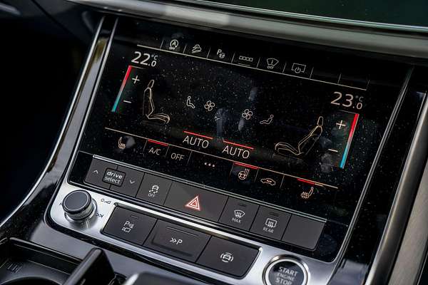 2024 Audi Q8 55 TFSI S line F1