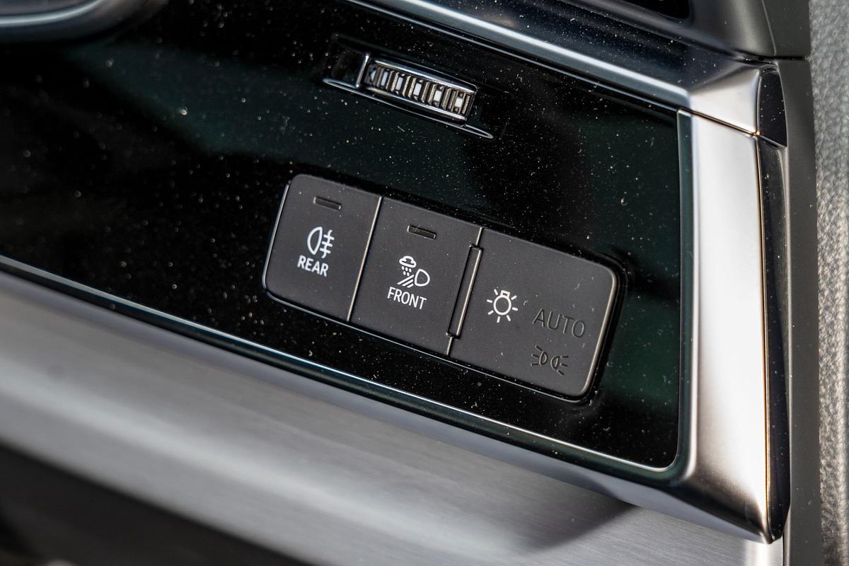 2024 Audi Q8 55 TFSI S line F1