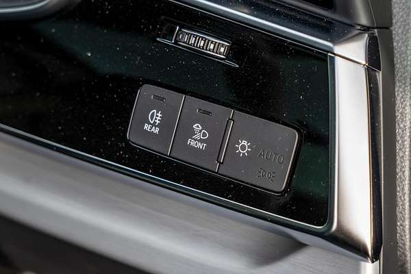 2024 Audi Q8 55 TFSI S line F1