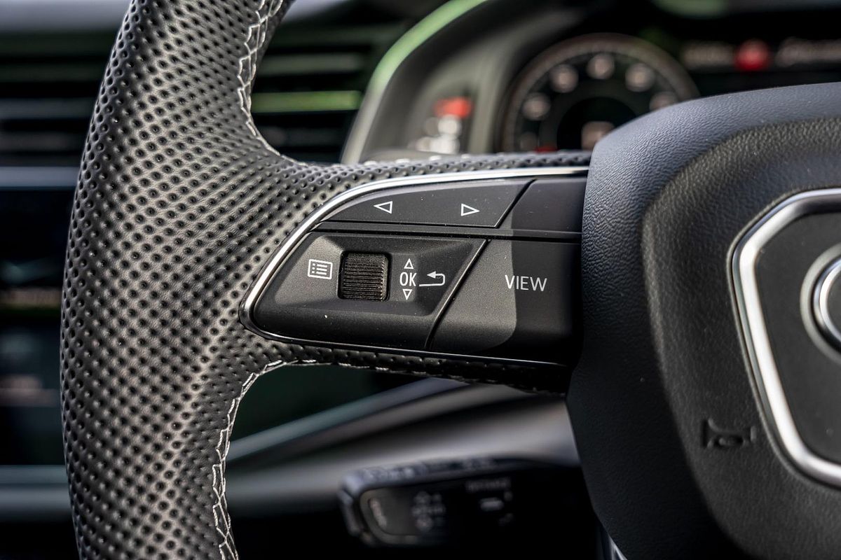2024 Audi Q8 55 TFSI S line F1