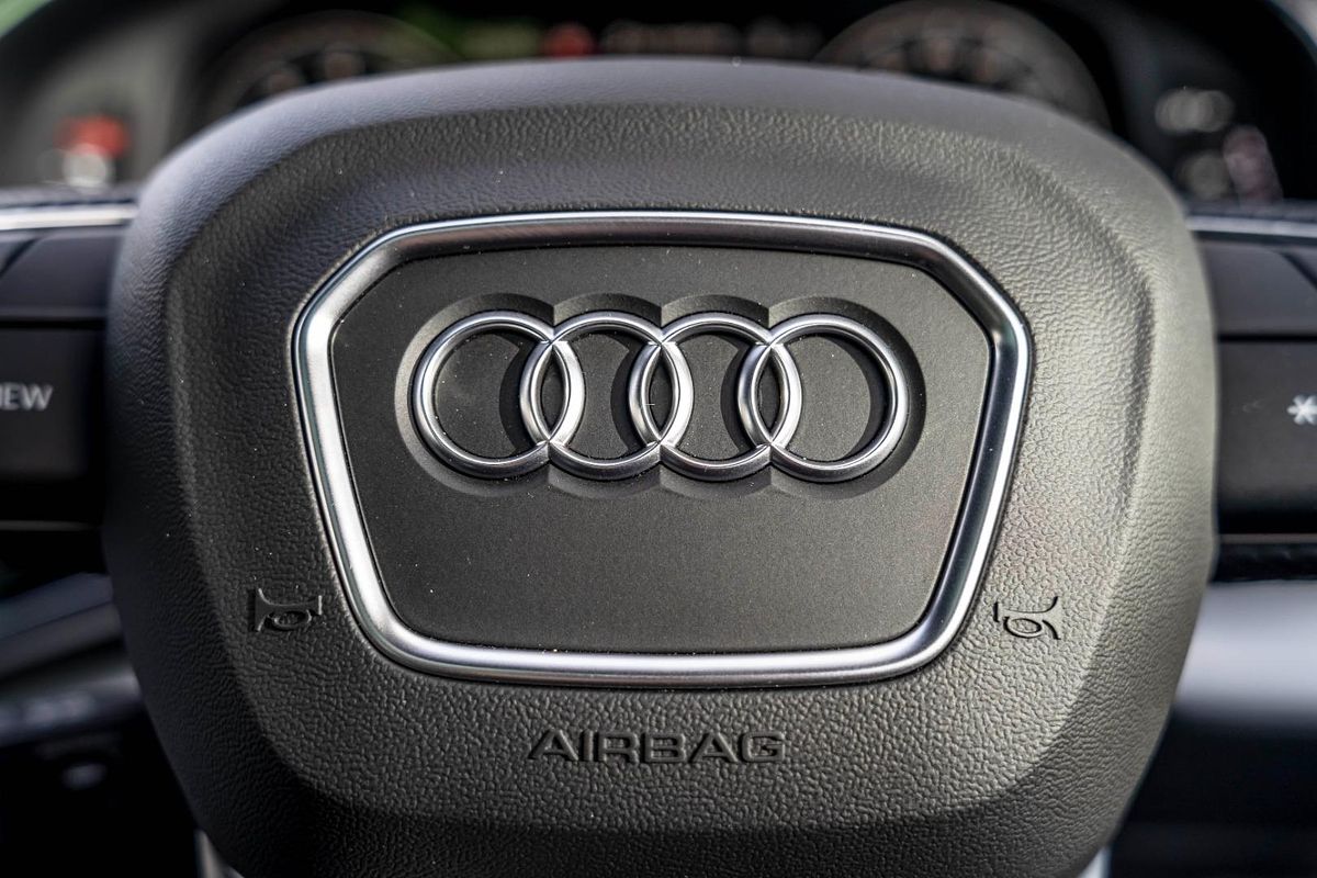 2024 Audi Q8 55 TFSI S line F1