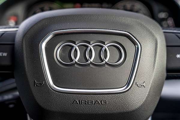 2024 Audi Q8 55 TFSI S line F1