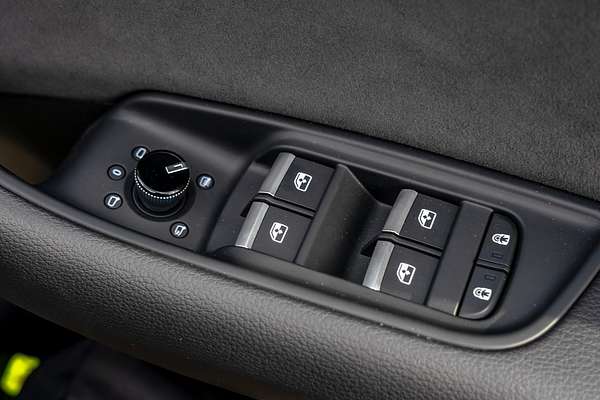 2024 Audi Q8 55 TFSI S line F1