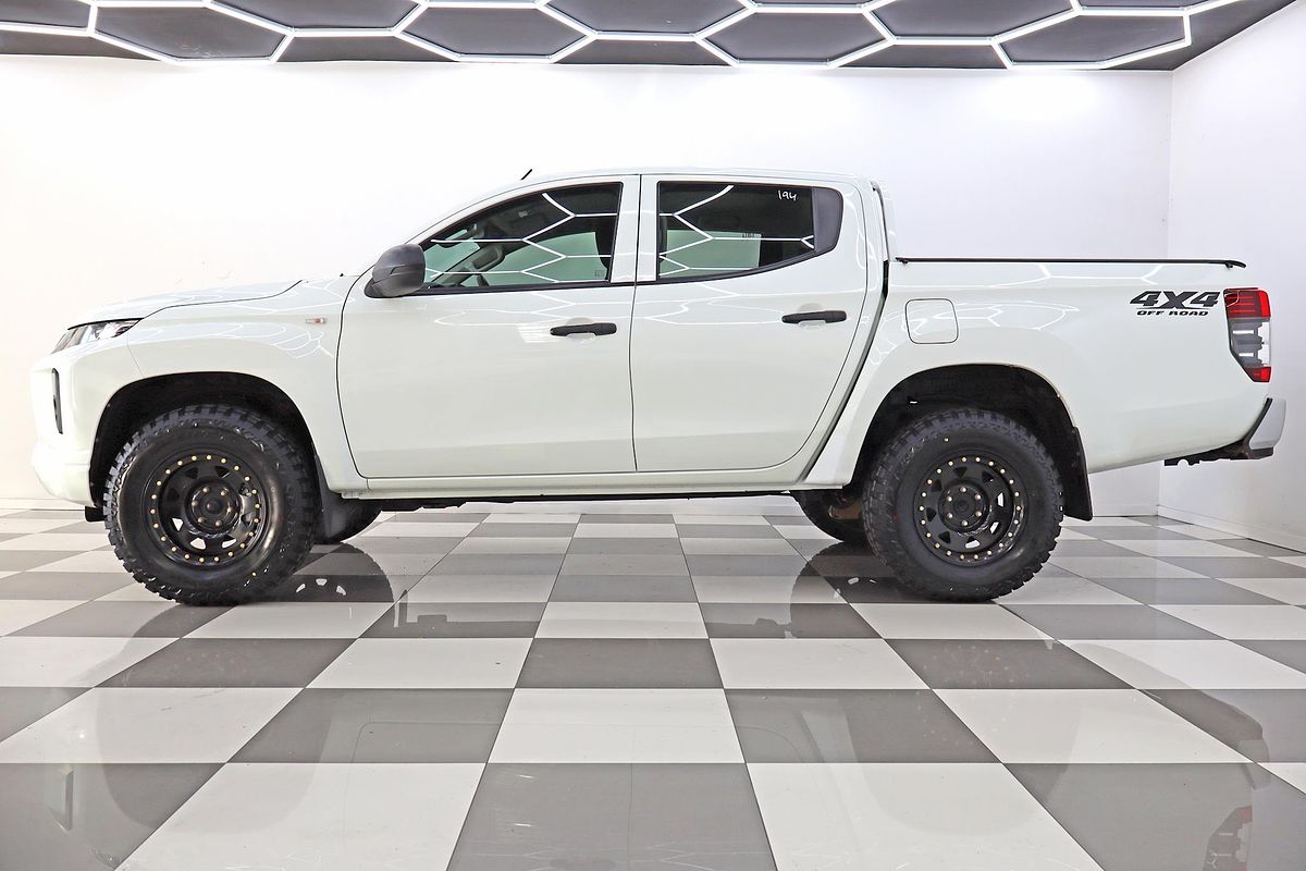 2020 Mitsubishi Triton GLX MR 4X4