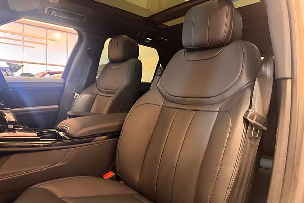 2025 Land Rover Range Rover Sport D300 Dynamic SE L461