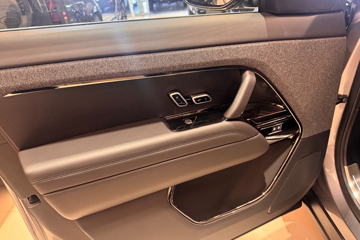 2025 Land Rover Range Rover Sport D300 Dynamic SE L461