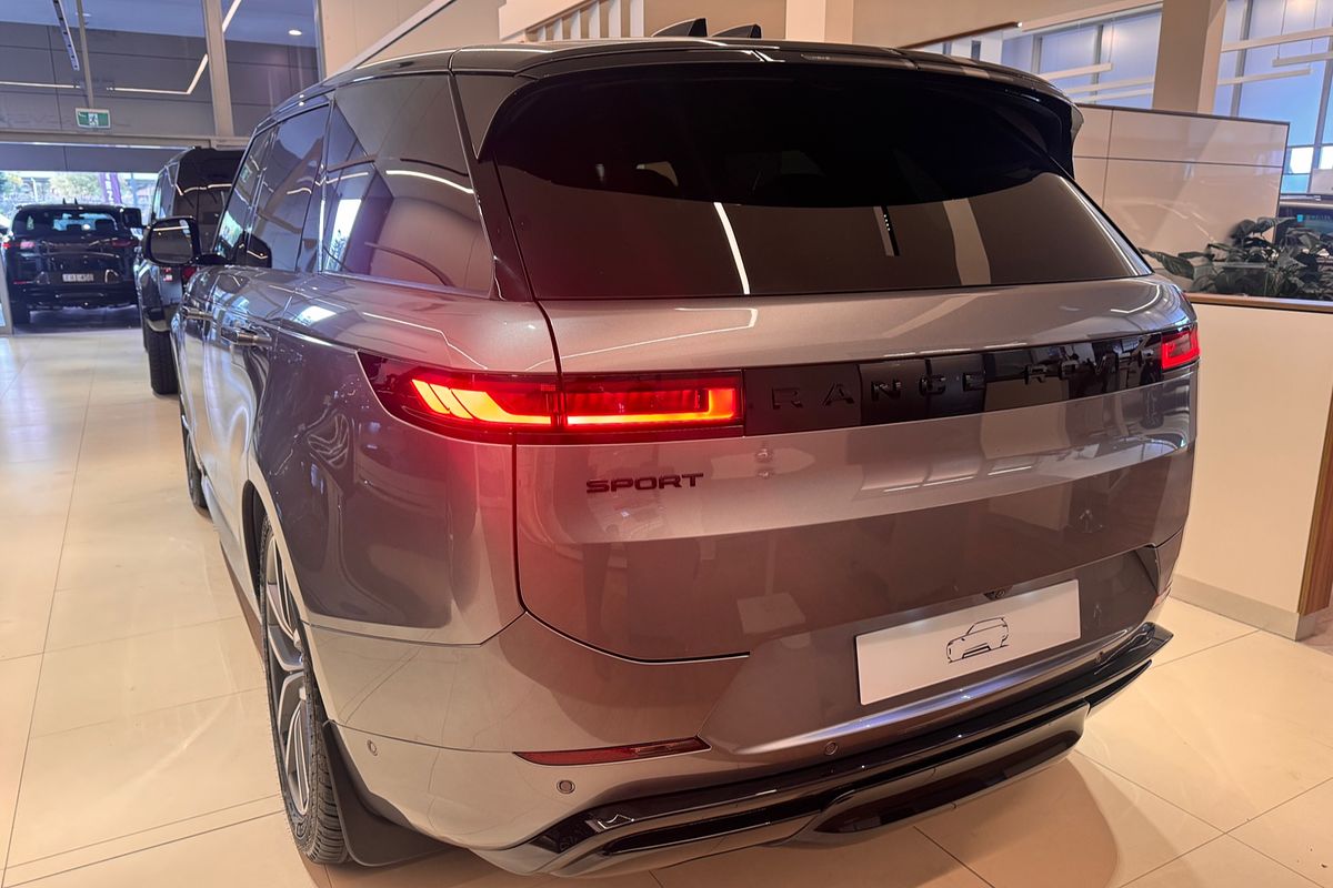 2025 Land Rover Range Rover Sport D300 Dynamic SE L461