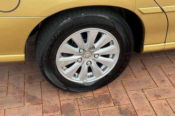 2004 Holden Commodore Acclaim VZ