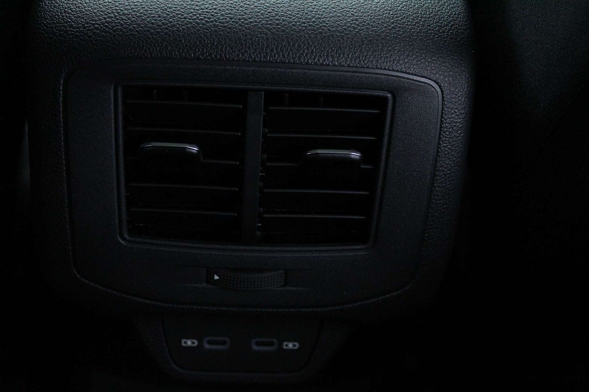 2025 Volkswagen T-Roc 110TSI Style D11