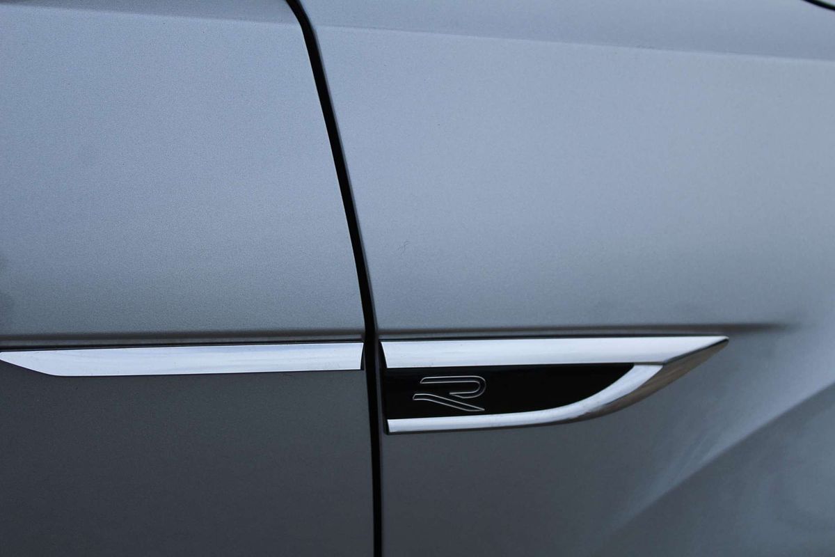 2025 Volkswagen T-Roc 140TSI R-Line D11