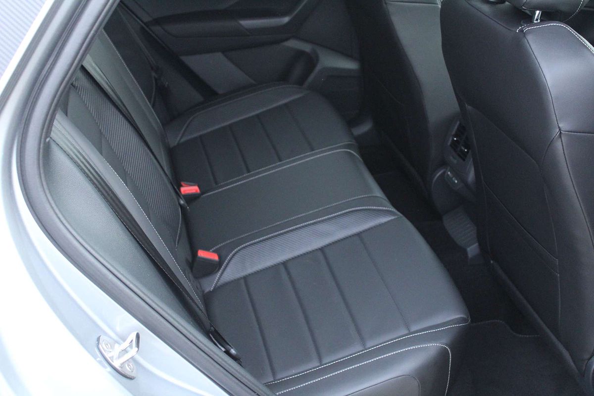 2025 Volkswagen T-Roc 140TSI R-Line D11