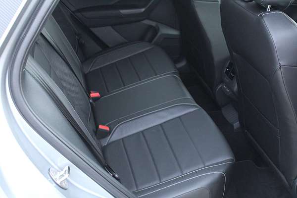 2025 Volkswagen T-Roc 140TSI R-Line D11