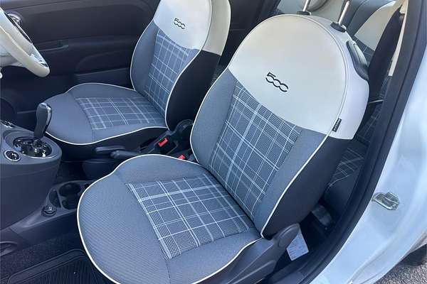 2017 Fiat 500 Lounge Series 4