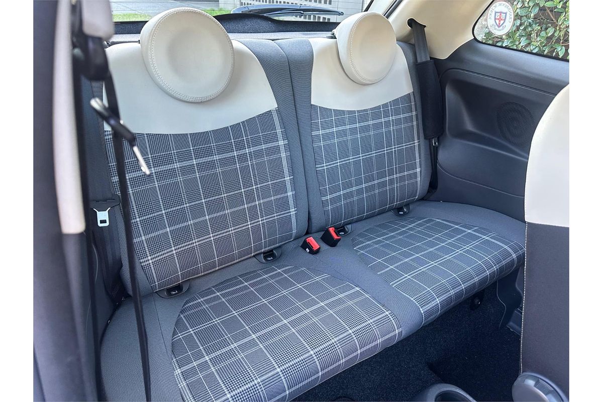 2017 Fiat 500 Lounge Series 4