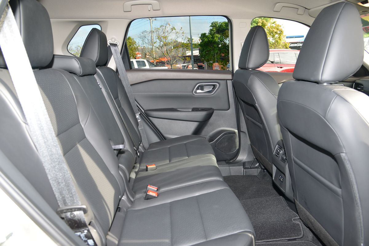 2024 Nissan X-TRAIL ST-L T33