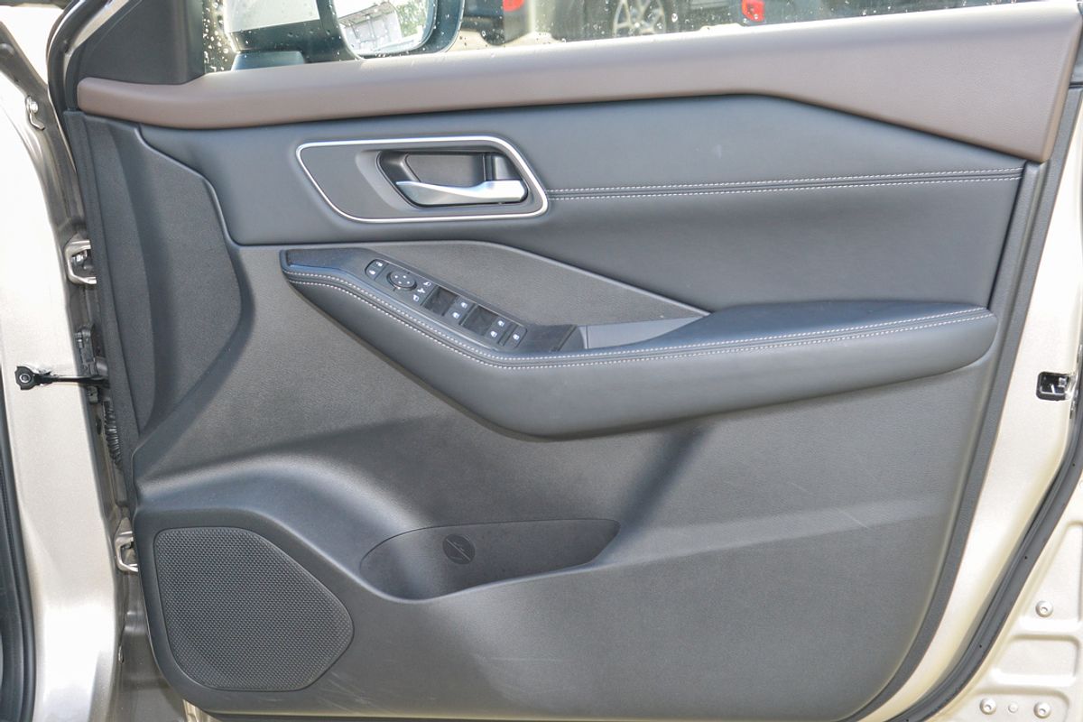 2024 Nissan X-TRAIL ST-L T33